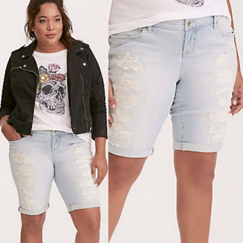 TORRID Light Wash Ripped Destruction Jean shorts